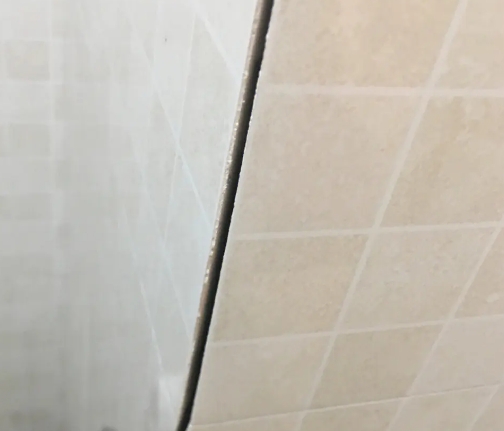 兰坪瓷砖空鼓维修公司分享阳台瓷砖脱落的修复过程可以分为以下几个步骤