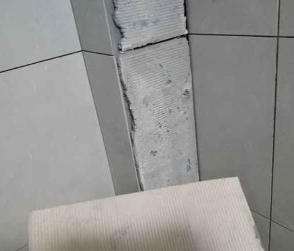 兰坪瓷砖空鼓维修公司分享下厨房瓷砖脱落的补救措施。